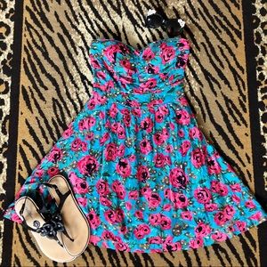 NWT Francesca’s Closet floral strapless dress 🥰👗